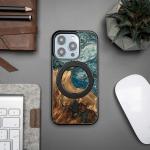 Carcasa din lemn Bewood Planet Earth MagSafe compatibila cu iPhone 14 Pro Graphics 5 - lerato.ro