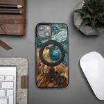 Carcasa din lemn Bewood Planet Earth MagSafe compatibila cu iPhone 14 Graphics 5 - lerato.ro