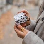 Carcasa Burga compatibila cu Apple AirPods 4, Almond Latte 6 - lerato.ro