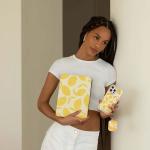 Carcasa Burga compatibila cu Apple AirPods 4, Lemon Tart 9 - lerato.ro