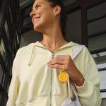 Dispozitiv anti pierdere Chipolo LOOP, 125dB, IP67, Bluetooth, Incarcare USB-C, Galben 4 - lerato.ro