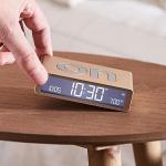 Ceas cu alarma Lexon Flip Classic, Snooze, Display Digital, 1200mAh, USB-C, Gold 8 - lerato.ro