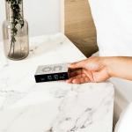 Ceas cu alarma Lexon Flip Premium, Snooze, Display Digital, Luminozitate ajustabila, USB-C, Silver 9 - lerato.ro