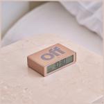 Ceas cu alarma Lexon Flip Mini, Display Digital, Autonomie 6 luni, USB-C, Gold 8 - lerato.ro