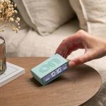 Ceas cu alarma Lexon Flip Classic X Pantone, Snooze, Display Digital, Luminozitate ajustabila, USB-C, Mint 7 - lerato.ro
