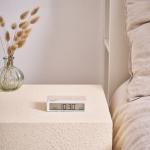 Ceas cu alarma Lexon Flip Classic X Pantone, Snooze, Display Digital, Luminozitate ajustabila, USB-C, Bej 6 - lerato.ro