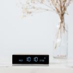 Ceas cu alarma Lexon Flip Premium, Snooze, Display Digital, Luminozitate ajustabila, USB-C, Gold 12 - lerato.ro
