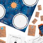 Kit STEAM Ozobot OzoGoes to the Sun, Earth & Moon, 1x tabla de joc, 4x carduri intrebari, 12x carduri cu informatii, 12x stickere, Multicolor 9 - lerato.ro