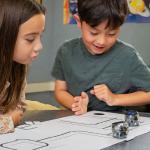 Set Ozobot Ari Classroom Kit, 18 roboti, Carioci incluse, Set activitati, Incarcare Wireless, WiFi, Negru 3 - lerato.ro