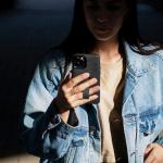 Carcasa Peak Design Everyday Loop compatibila cu iPhone 14 Charcoal 6 - lerato.ro