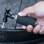 Pompa bicicleta cu CO2 Rockbros, Umflare rapida, Design compact, Constructie din aluminiu, Negru 5 - lerato.ro
