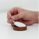 Stand birou pentru incarcator wireless Rolling Square, Compatibil MagSafe, Lemn masiv 3 - lerato.ro