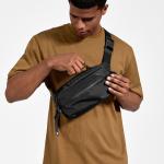 Borseta universala Tomtoc Aviator T33, Marime M, 2.5L, 26 × 13.5 × 8.5 cm, Negru 16 - lerato.ro