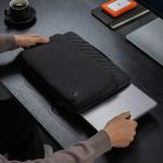 Husa Tomtoc Voyage A24 compatibila cu MacBook Pro 16 inch, Waterproof, Negru 14 - lerato.ro