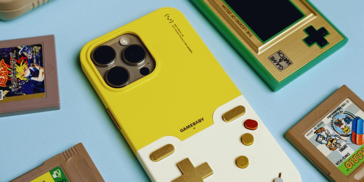 Husa GameBaby cu controller compatibila cu iPhone 16 Pro Max, Sisteme suportate Game Boy Advance / Game Boy Color / Nintendo Entertainment System, Galben 1 Lerato.ro