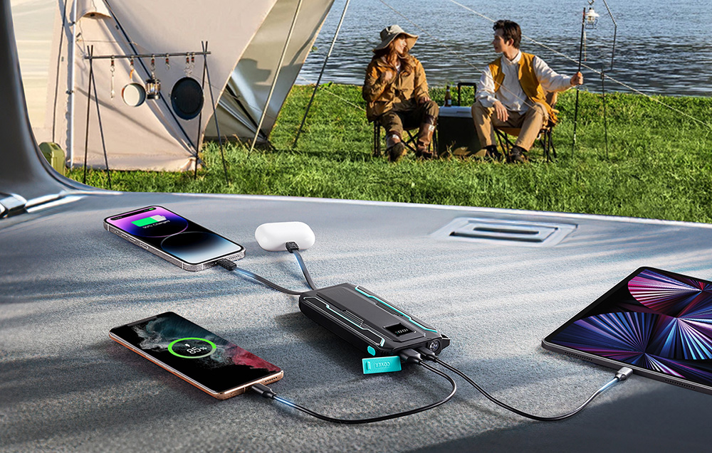 Baterie externa portabila Joyroom JR-L017, 10000 mAh, 22.5W, USB/USB-C, Cabluri USB-C/Lightning integrate, Functie lanterna, Negru 1 Lerato.ro