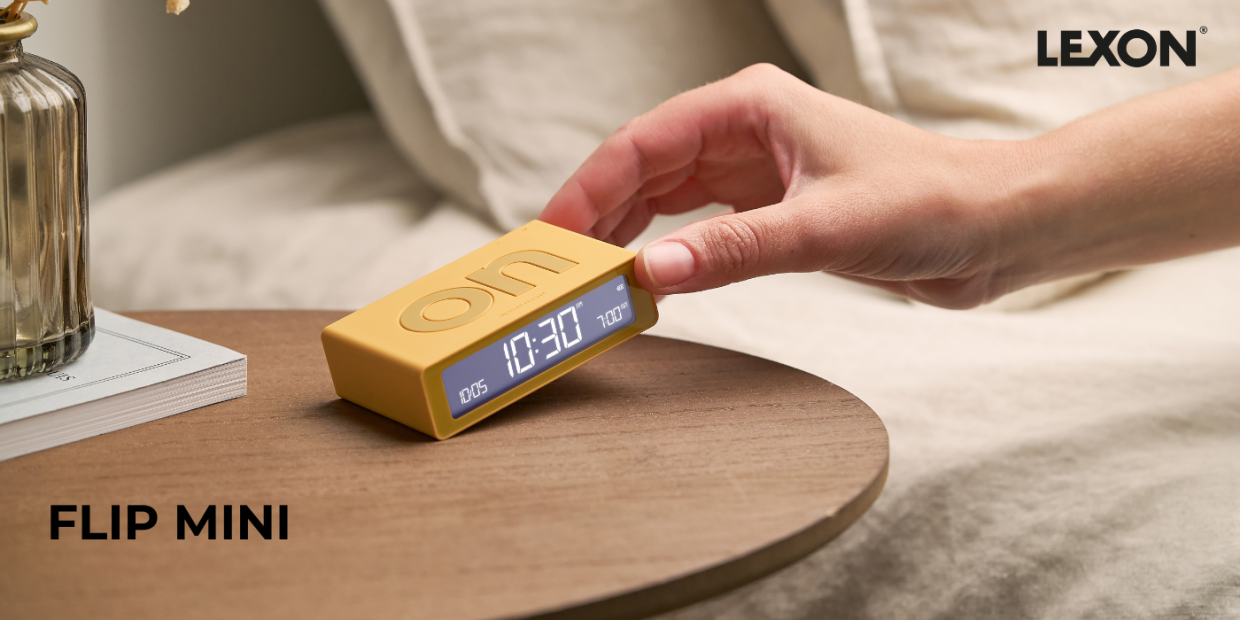 Ceas cu alarma Lexon Flip Mini, Display Digital, Autonomie 6 luni, USB-C, Galben 1 Lerato.ro