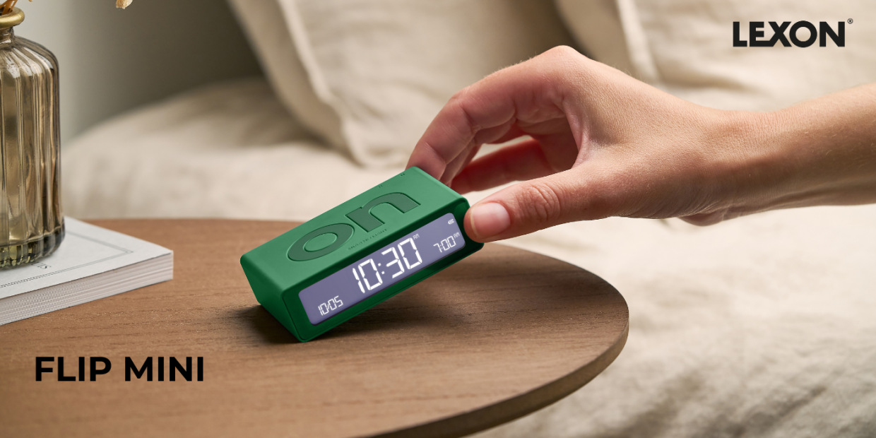 Ceas cu alarma Lexon Flip Mini, Display Digital, Autonomie 6 luni, USB-C, Verde 1 Lerato.ro