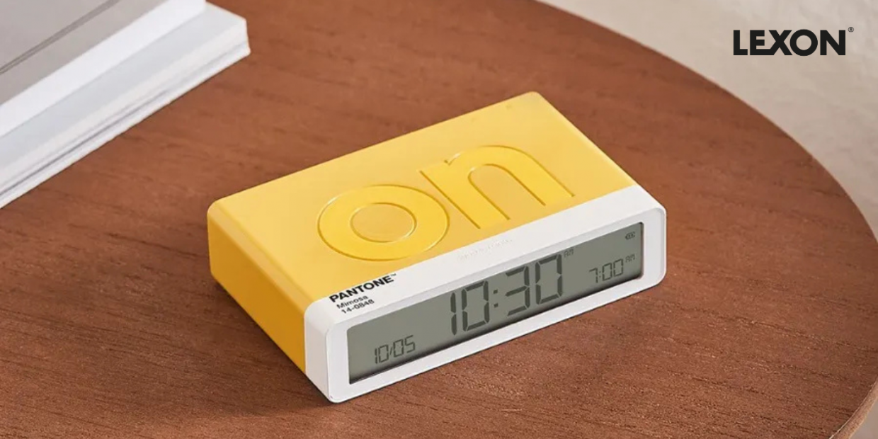 Ceas cu alarma Lexon Flip Classic X Pantone, Snooze, Display Digital, Luminozitate ajustabila, USB-C, Galben 1 Lerato.ro