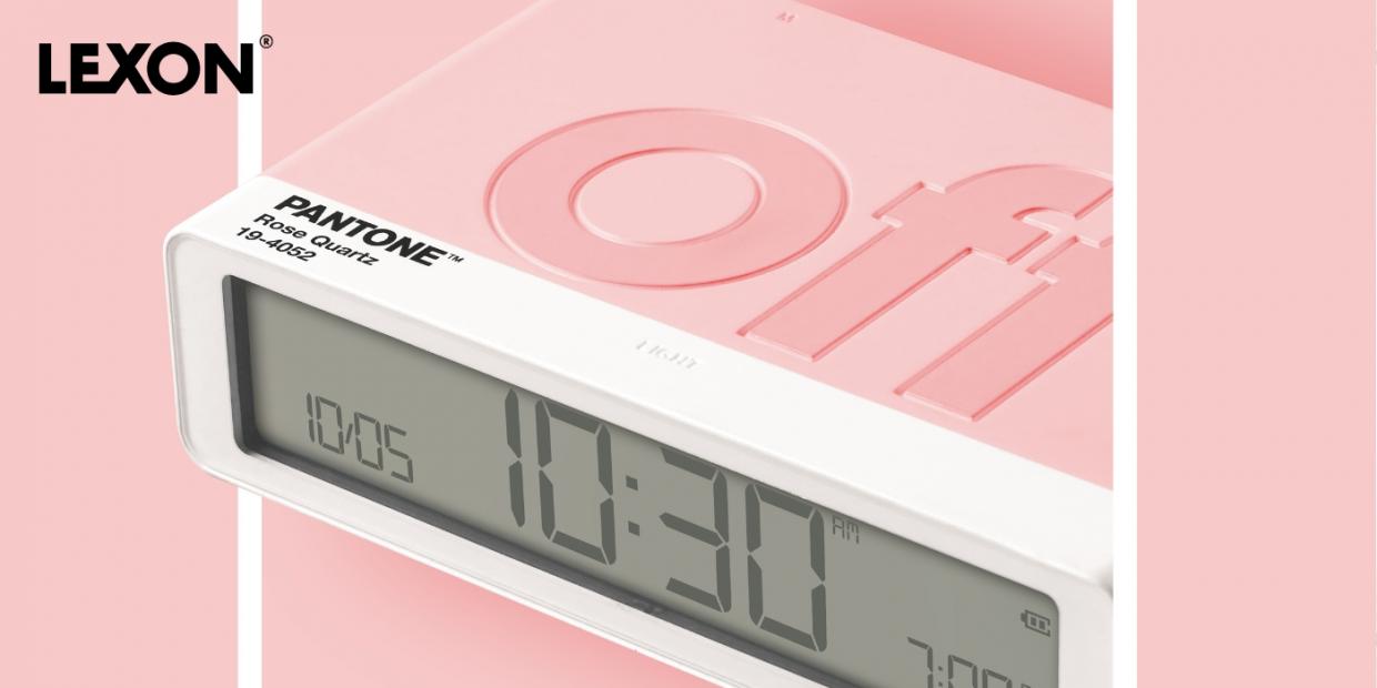 Ceas cu alarma Lexon Flip Classic X Pantone, Snooze, Display Digital, Luminozitate ajustabila, USB-C, Roz 1 Lerato.ro