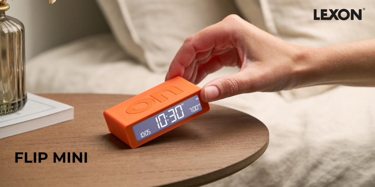 Ceas cu alarma Lexon Flip Mini, Display Digital, Autonomie 6 luni, USB-C, Portocaliu 1 Lerato.ro