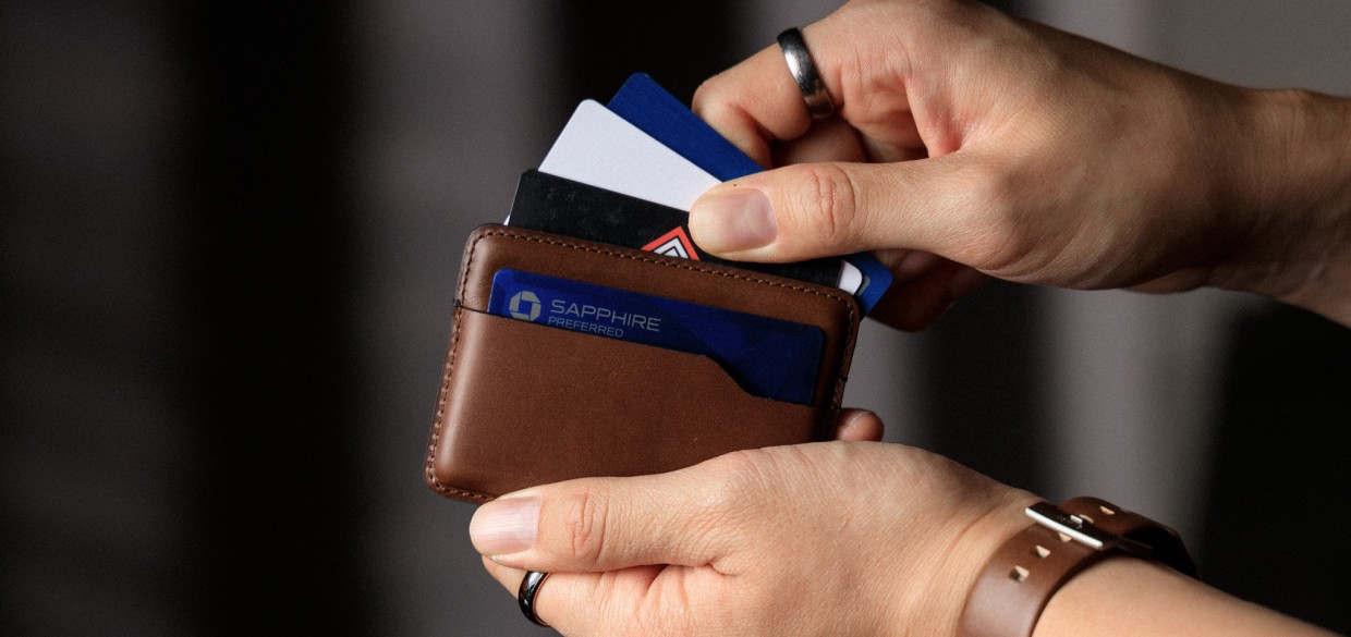 Portofel din piele naturala pentru carduri NOMAD Card Wallet, 4 compartimente, Maro 1 Lerato.ro