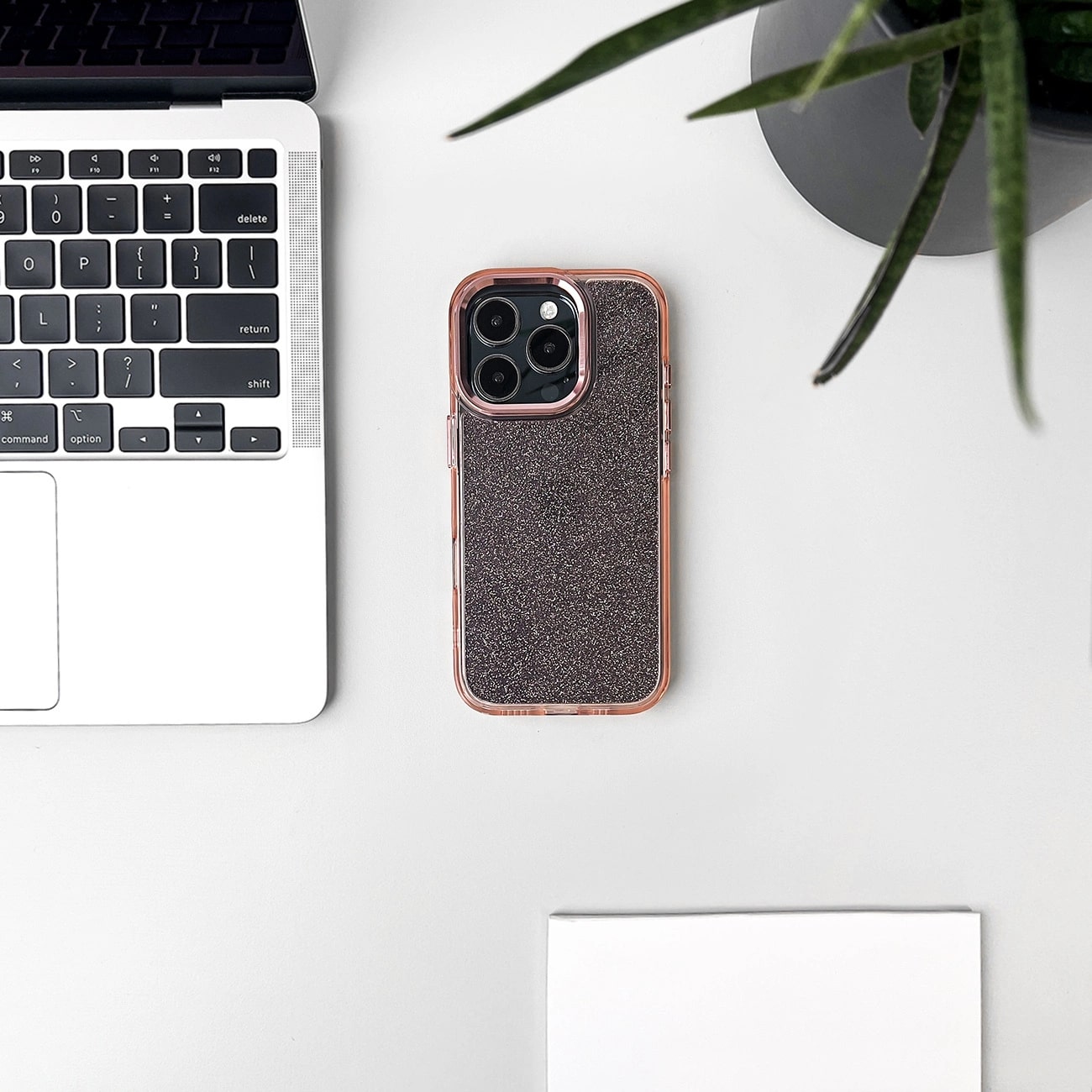 Carcasa Glitter compatibila cu iPhone 16 Pink 1 Lerato.ro
