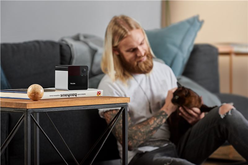 Camera smart Petcube Play 2 pentru animale, 1080p, WiFi, Night Vision, Microfon, Functie laser, Negru 1 Lerato.ro