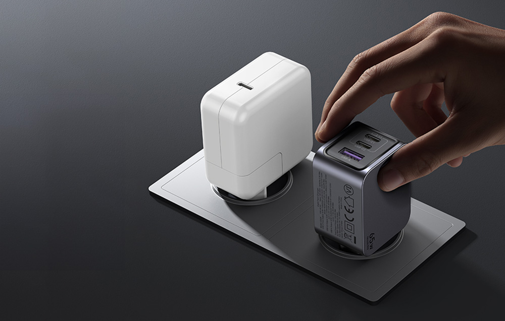 Incarcator retea Ugreen Nexode Pro, 65W, 2x USB-C, 1x USB-A, Cablu USB-C la USB-C 1.5m inclus, Gri 1 Lerato.ro