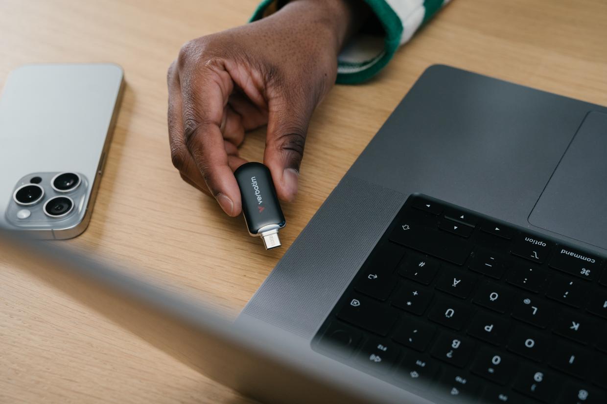 Memorie USB Verbatim Plectra, 64GB, USB-C, Negru 1 Lerato.ro