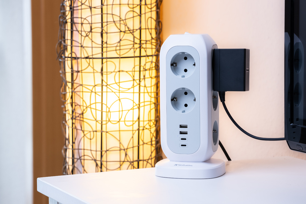 Prelungitor pentru interior Verbatim Vertical Power Strip, 11 prize, 2xUSB-A, 2xUSB-C, 3600W, 16A, Alb 1 Lerato.ro